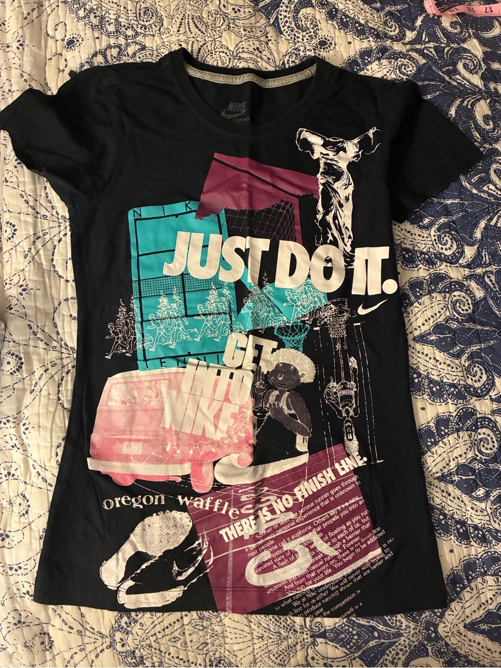 Nike Black Short Sleeve Tee - Slim Fit - size small